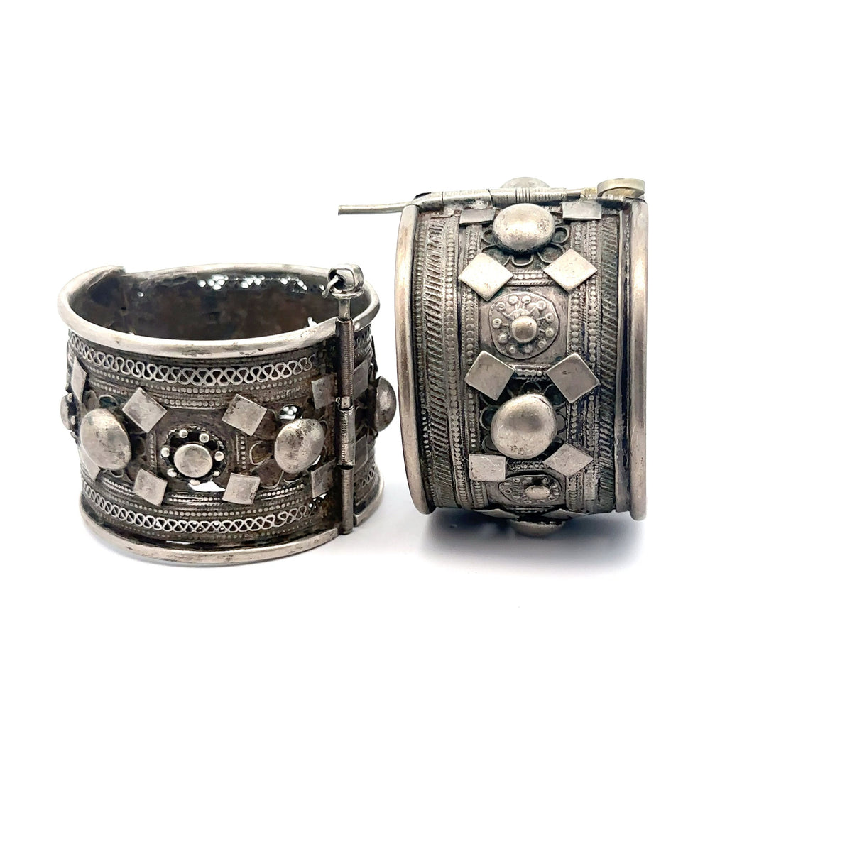 Ethiopian Antique Silver Bracelet w Pin – main view